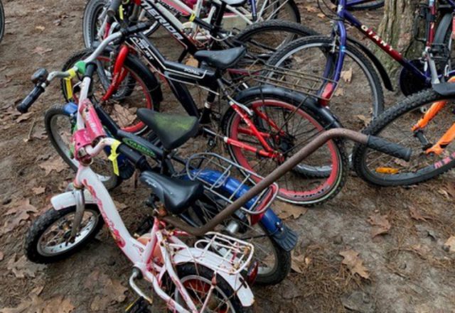 Montessori Kerckebosch knapt fietsen op voor AZC in Zeist